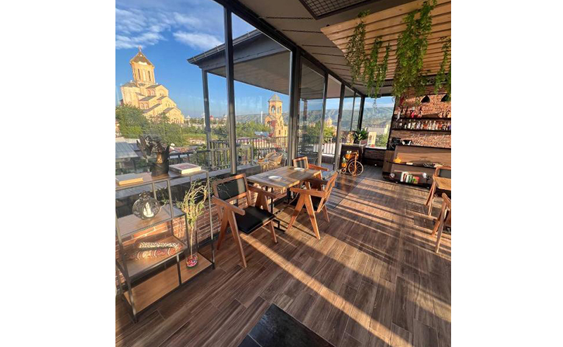 2 სტუმარზე ნომრები საუზმით თბილისის სასტუმროში